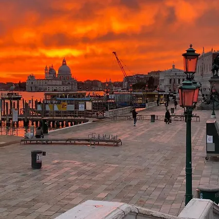 Wow Suite 5 Min From San Marco Venice Exterior photo